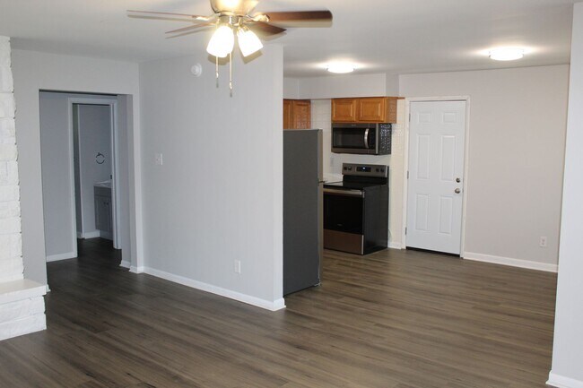 Foto del edificio - Newly Remodeled 2 Bedroom Duplex in Avon!