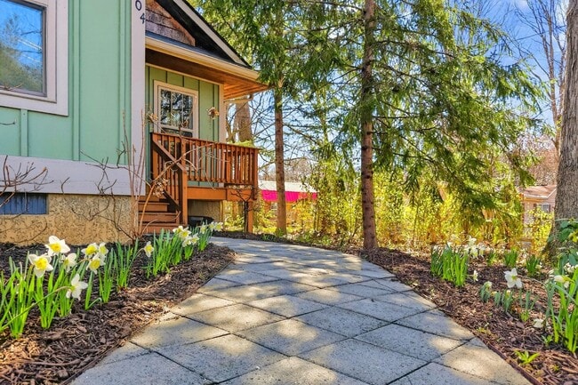 Building Photo - 104 Hiawassee Ave