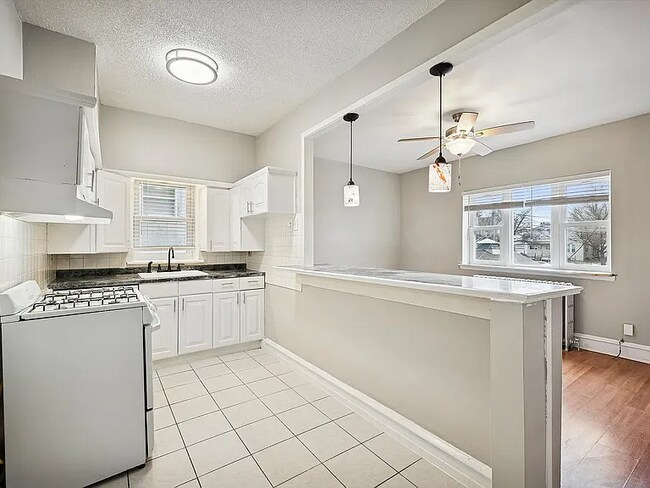 Foto del edificio - 7210 Oxford Ave