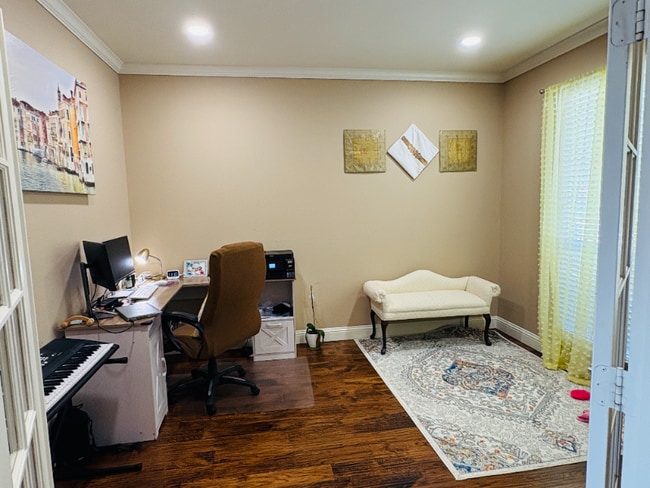 Building Photo - 1602 Wagon Wheel Dr