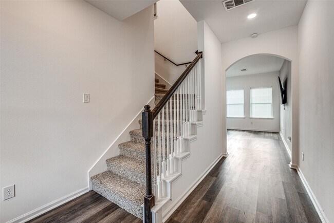 Building Photo - 12721 Plummersville St