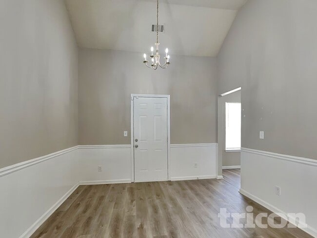 Building Photo - 805 Marcus Ln