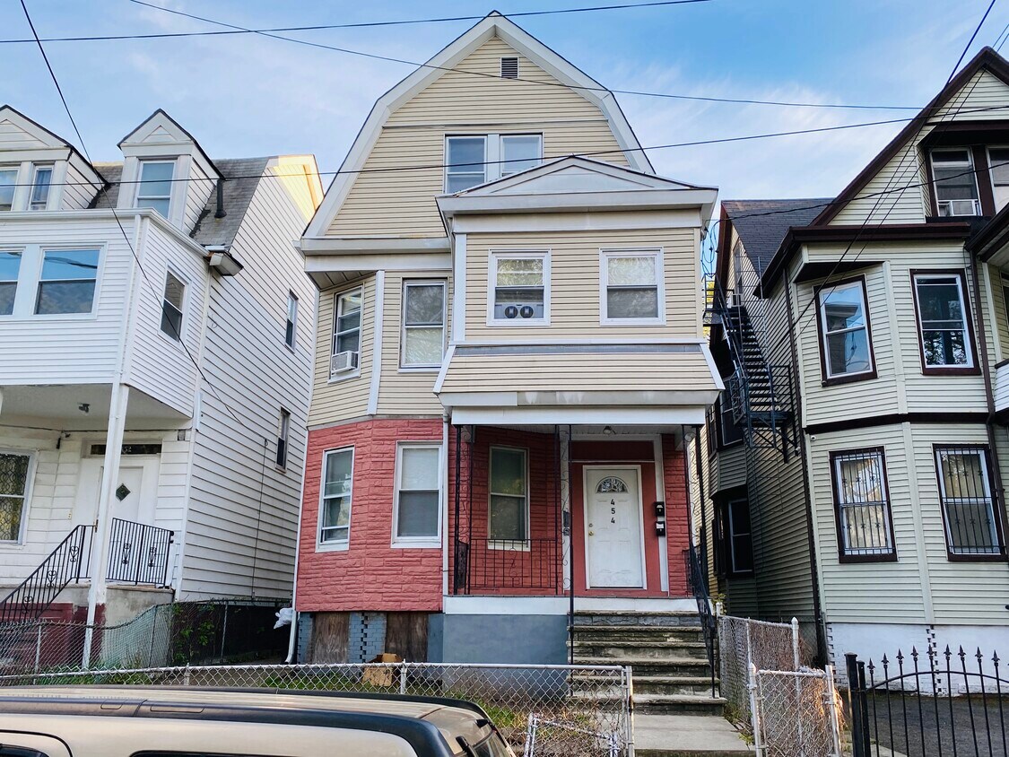 Primary Photo - 454 4th Ave