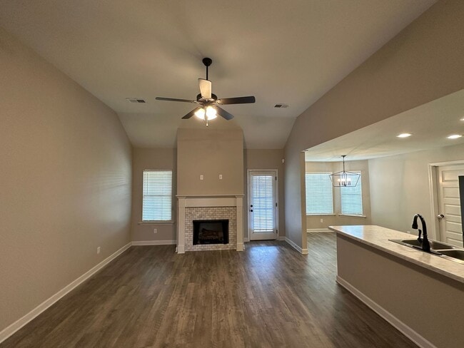 Photo - Available NOW in Southaven! Like New 3 BR/... House