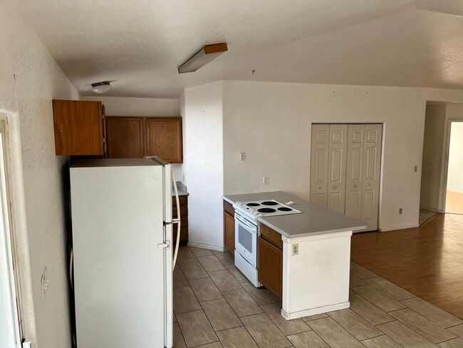 Building Photo - 517 Broadview Dr