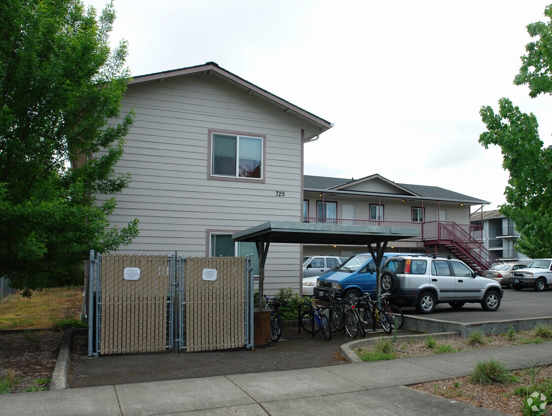 Building Photo - 725 SW 13th St