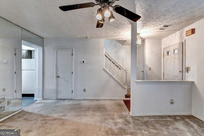 Foto del edificio - 3241 Shadow Walk Ln