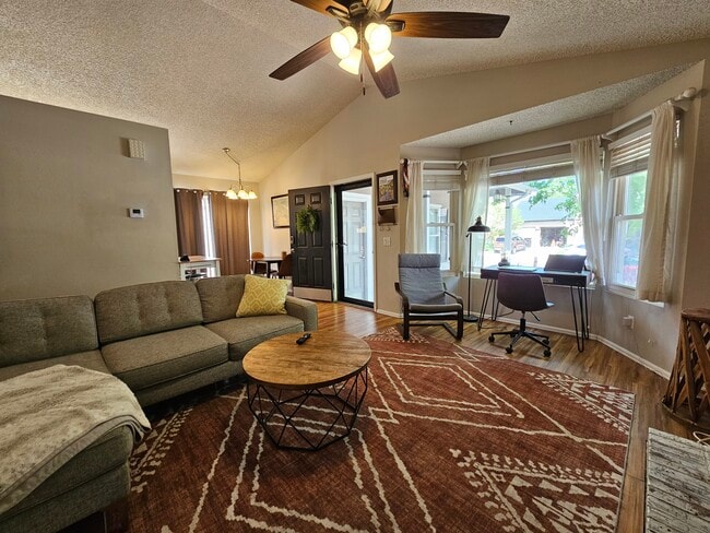 Building Photo - 7840 Lindsey Dr