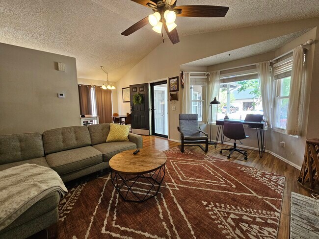 Foto del edificio - 7840 Lindsey Dr