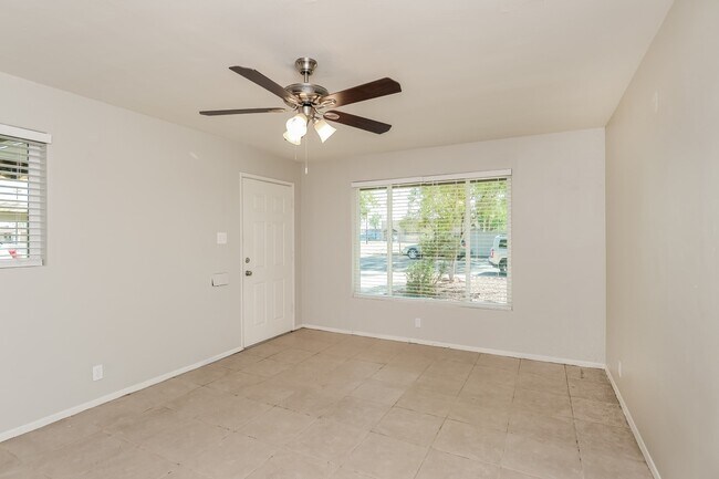 Building Photo - 426 S Hobson Unit B