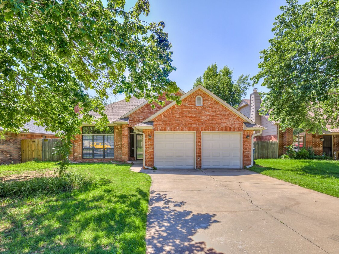 Primary Photo - Beautifully remodeled home in Edmond + Edm...