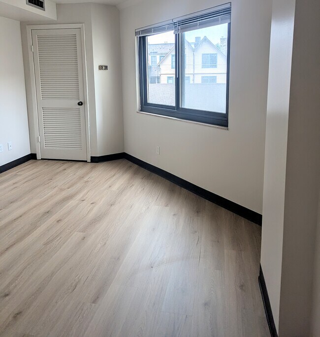 Foto del edificio - 1633 N Prospect Ave