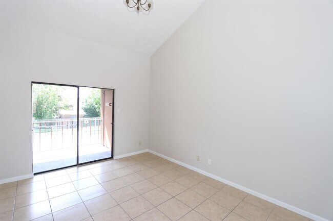 Foto del edificio - 100 Hillside Rd