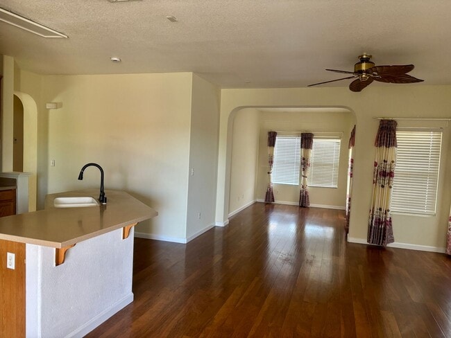 Building Photo - Cute As A Bug 4/2 *SOLAR* Natomas!  Please reference ad for viewings!