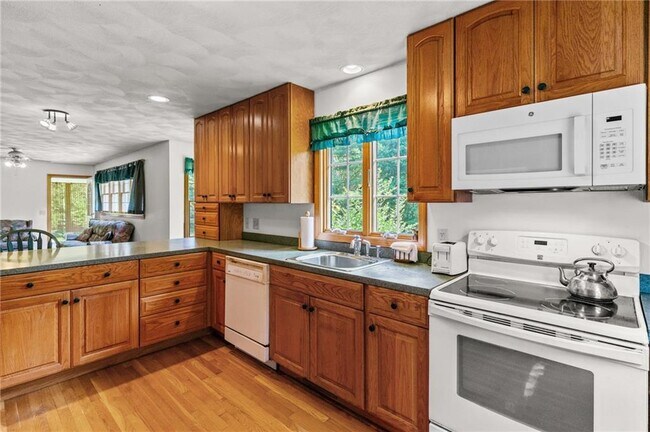 Foto del edificio - 118 Richmond Townhouse Rd