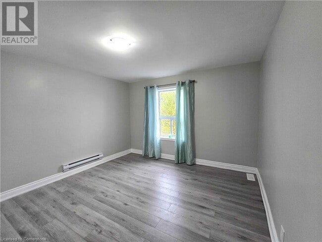 Building Photo - 300 Balmoral Ave N