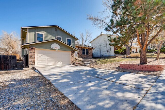 Foto del edificio - Gorgeous Updated Tri-Level!!!