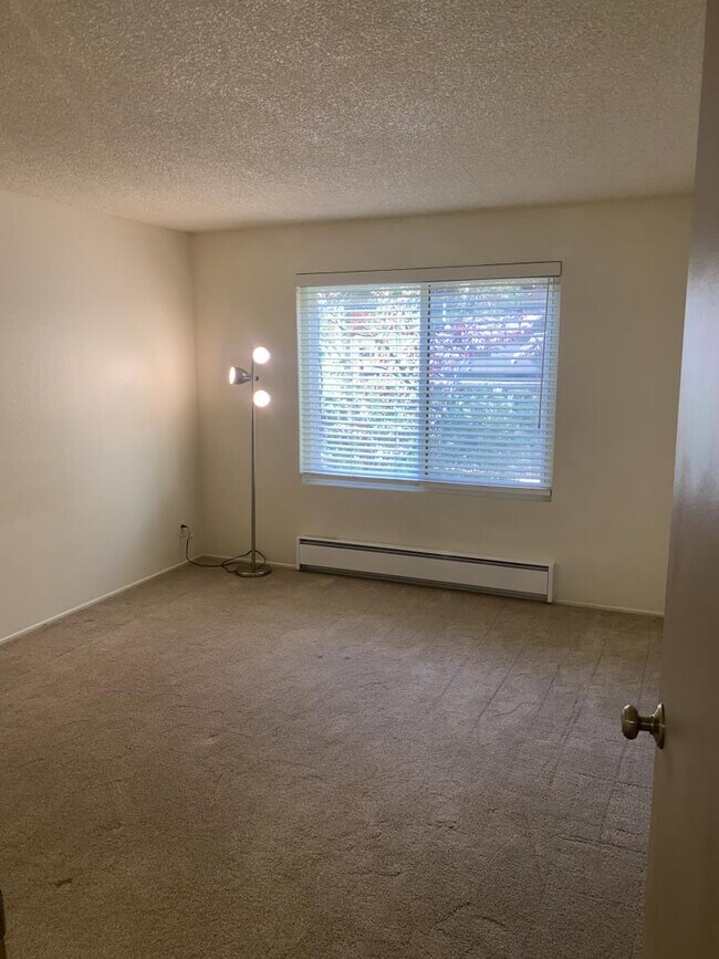 Foto del edificio - 8239 Shelter Creek Ln