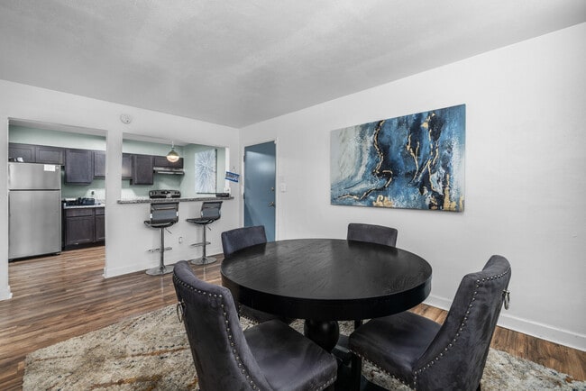 Building Photo - Jenn Station