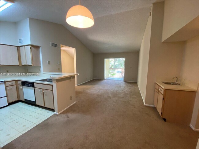 Foto del edificio - 7630 Westwood Dr