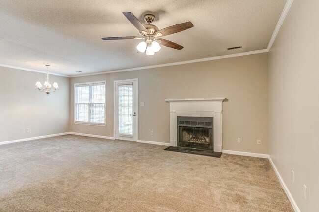 Foto del edificio - Spacious 3 Bedroom Townhouse in Fantastic ...