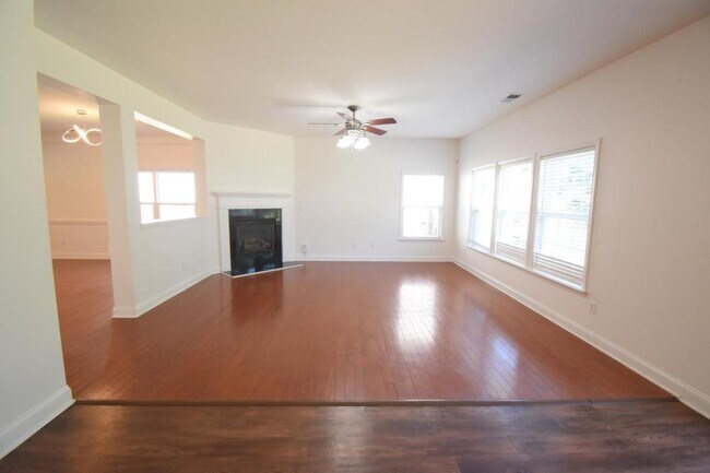 Foto del edificio - 6728 Evanton Loch Rd