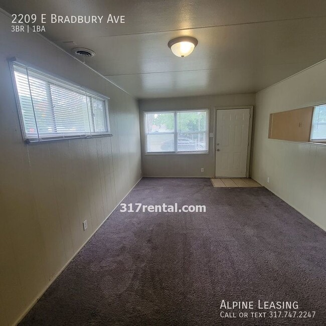 Building Photo - Near Southeast 3BR House w/Fenced Yard!