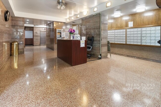 Building Photo - 7337 S South Shore Dr