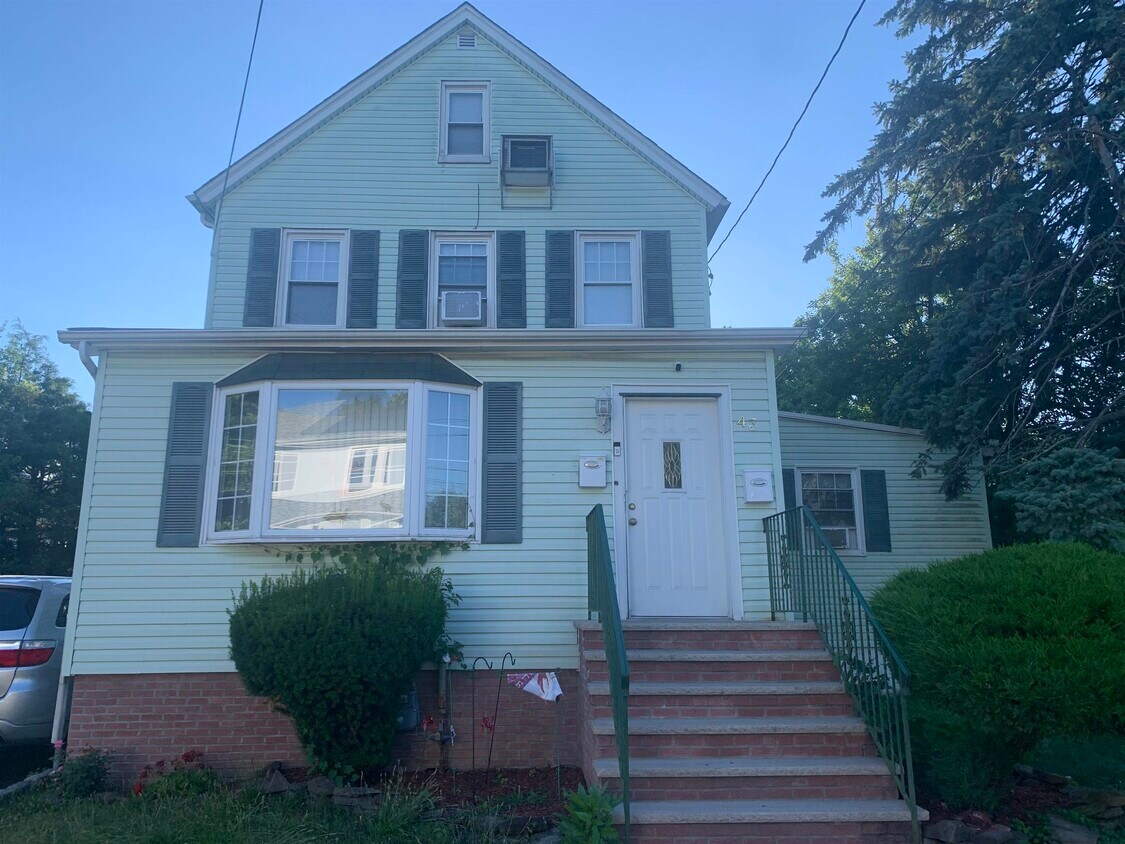 Primary Photo - 43 Center St
