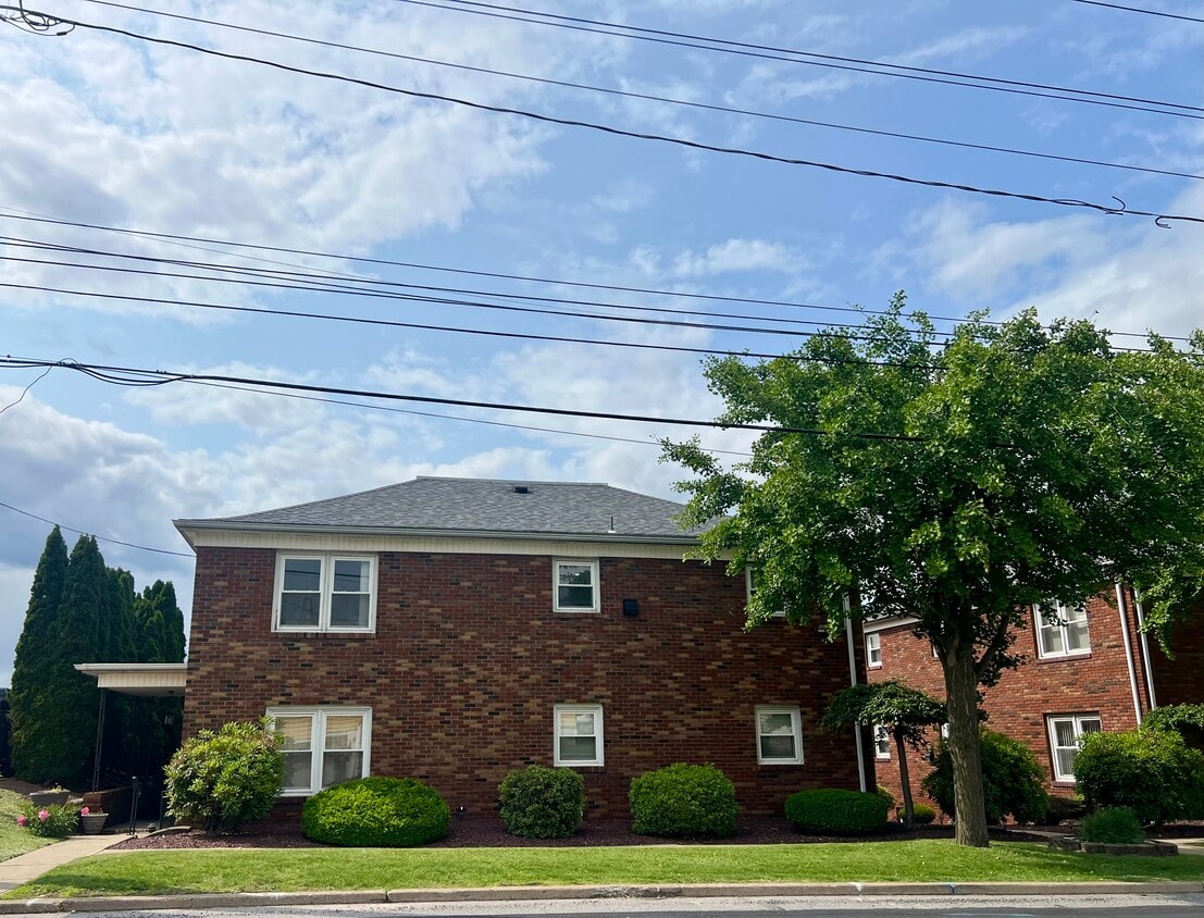 Primary Photo - 2722 Pittston Ave