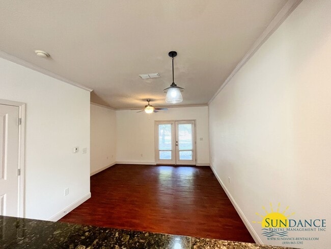 Building Photo - Beautiful Townhouse in The Verandas at Fre...