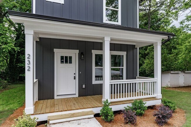 Building Photo - 232 Vine St