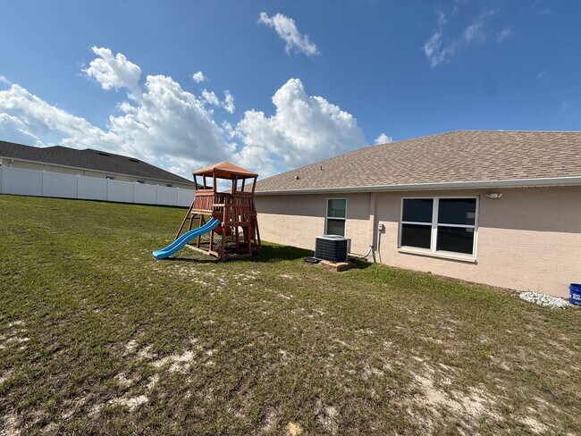 Building Photo - Three bedroom two bathroom BH Home