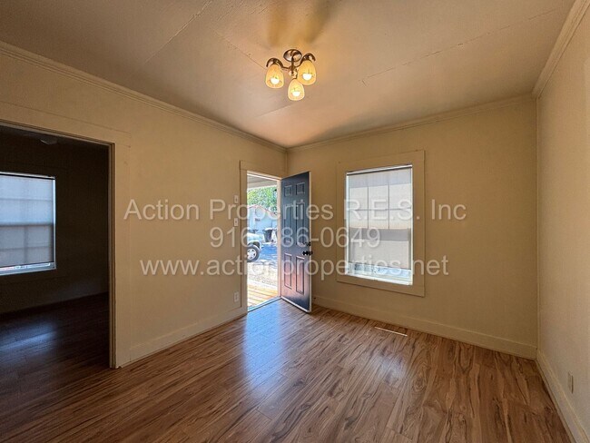 Foto del edificio - Updated Cottage - Downtown Roseville - 1 B...