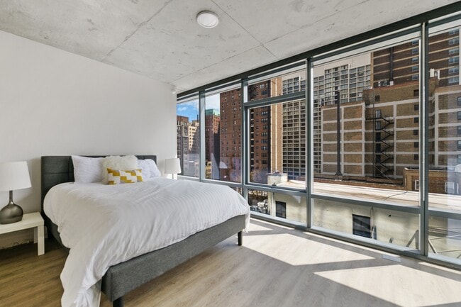 Building Photo - 450 W Belmont Ave