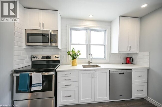 Building Photo - 5 York St