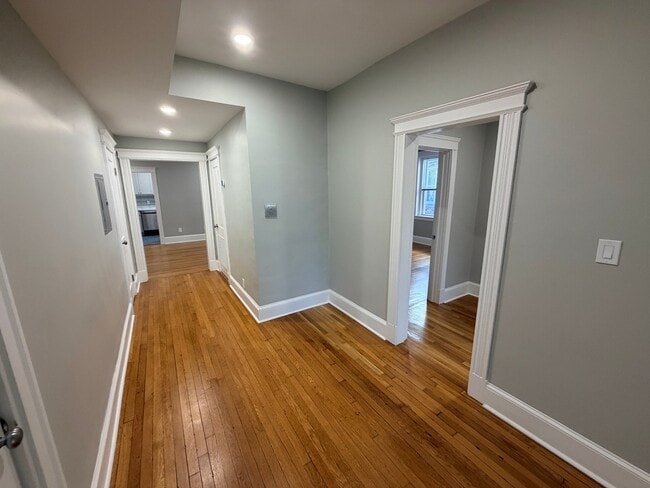 Building Photo - 32 Park Vale Ave