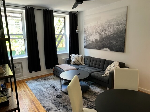 Foto del edificio - 319 W 21st St