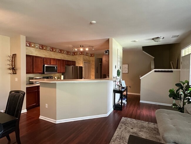 Building Photo - 47480 Pembroke Dr
