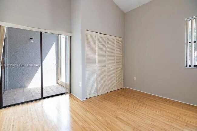 Building Photo - 331 Poinciana Dr