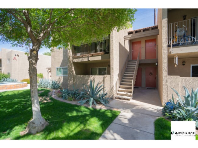 Settle Into this Beautifully Refreshed 2/1 Phoenix Condo in the Desirable Arcadia Area. - Settle Into this Beautifully Refreshed 2/1 Phoenix Condo in the Desirable Arcadia Area.