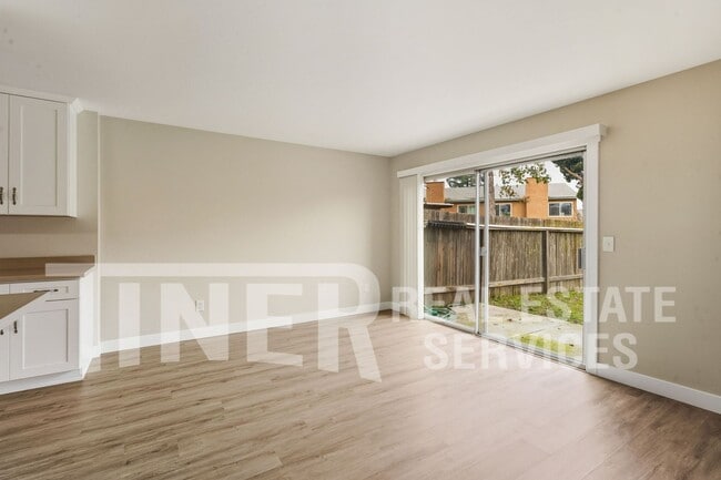 Foto del edificio - 6355 Villa Dr