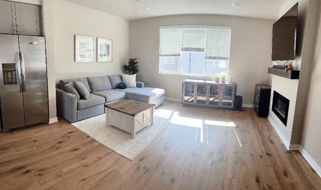Building Photo - 15423 Admiralty Way