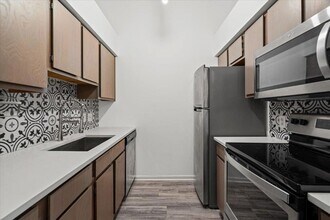 Building Photo - 1705 Crossing Pl