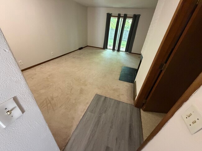 Foto del edificio - 302 30th Avenue Ct