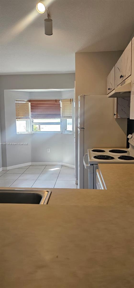 Building Photo - 2910 SE 12th Rd