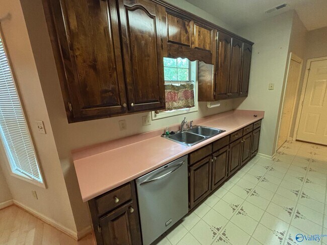 Foto del edificio - 224 Lily Flagg Rd SE