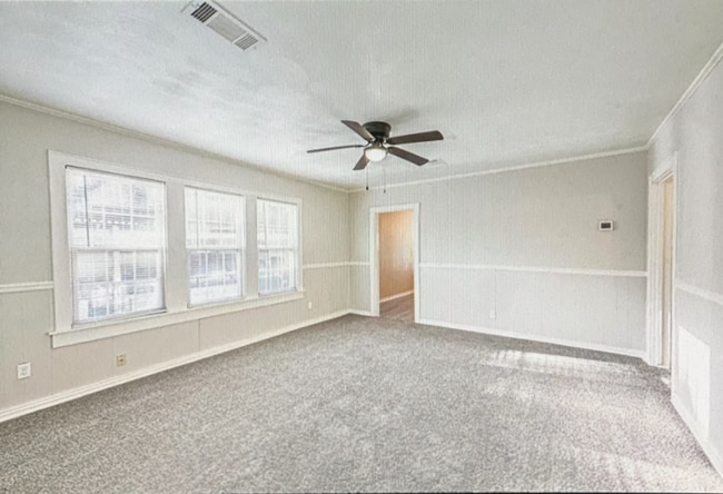 Building Photo - 208 W Lobit Ave