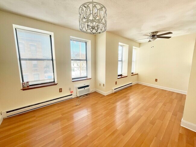 Foto del edificio - 7 Cypress Rd