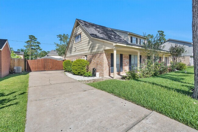 Building Photo - 15010 Falling Creek Dr